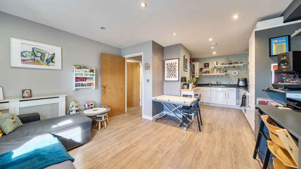 Property photo 3 of 14