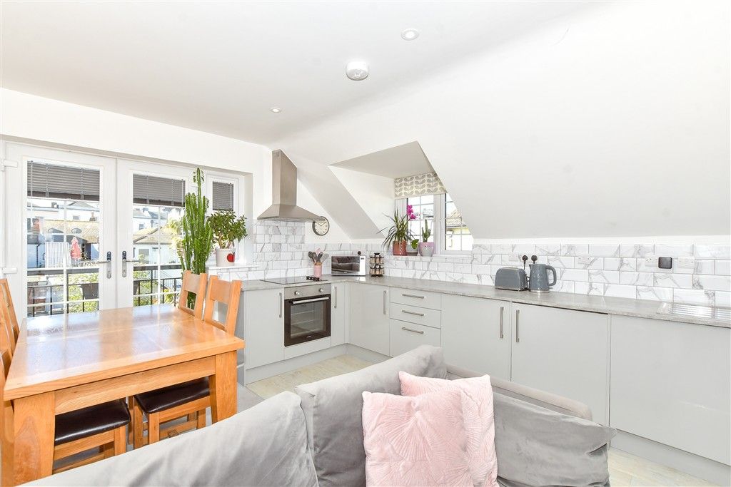 Property photo 3 of 9 Lounge/Kitchen