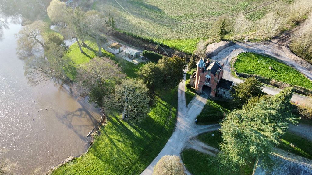 Property photo 2 of 31