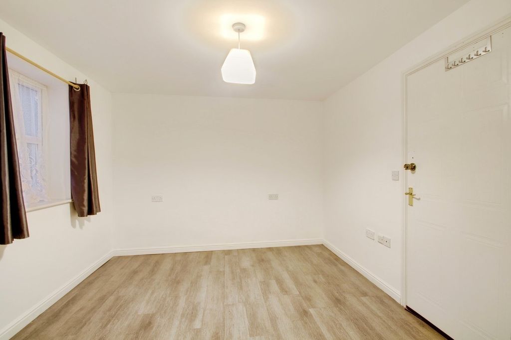 Property photo 3 of 9