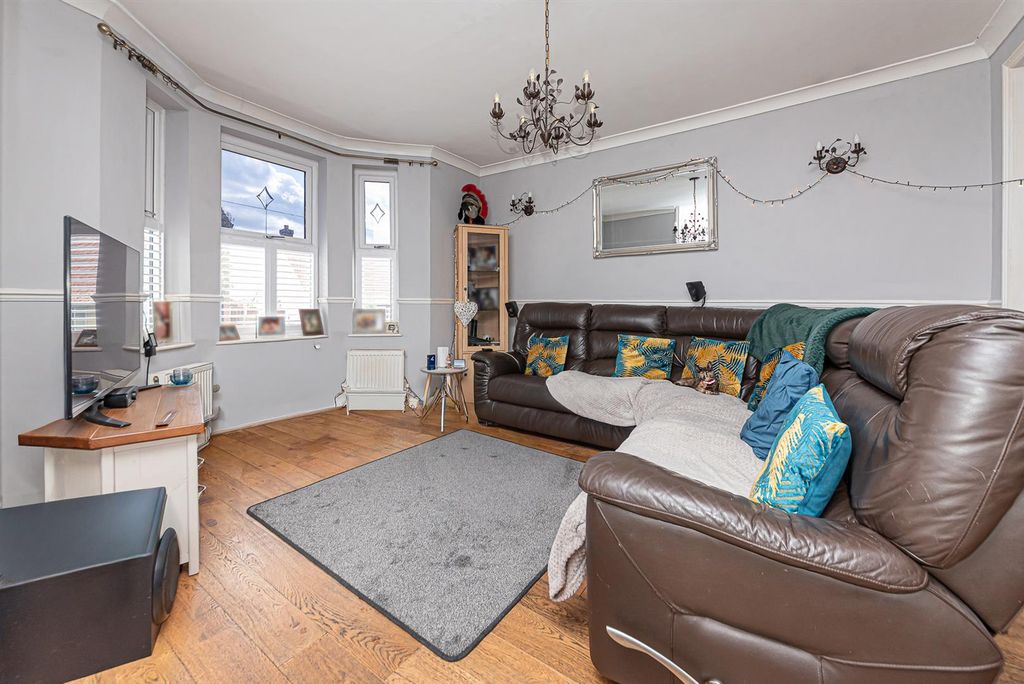 Property photo 3 of 16 18 Park Road (11).Jpg