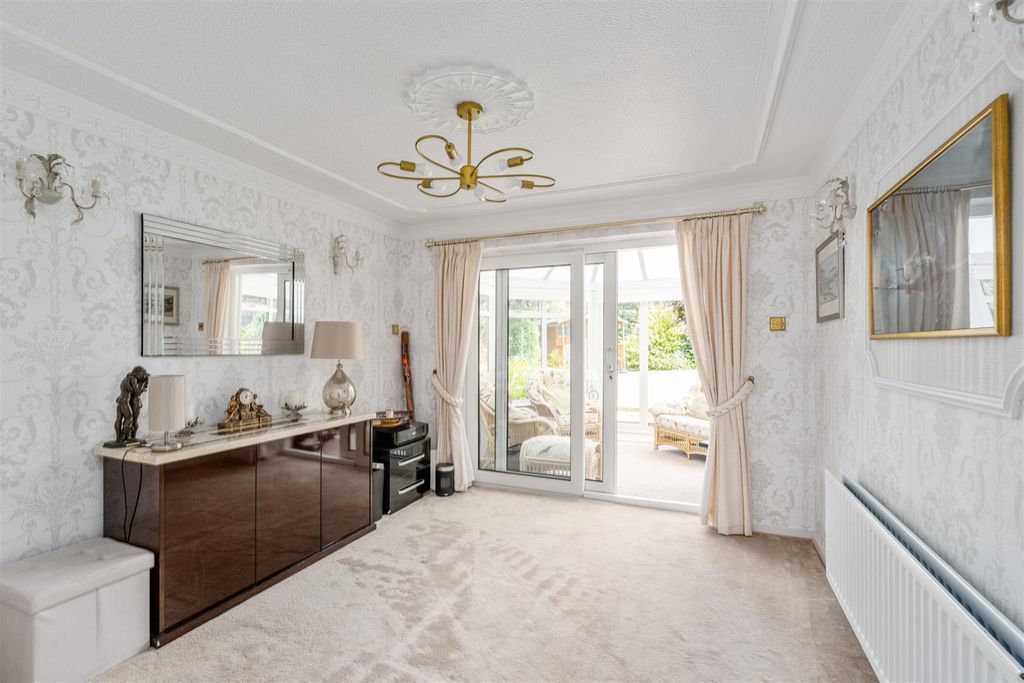 Property photo 3 of 17 17 Whitefields Crescent_18.Jpg