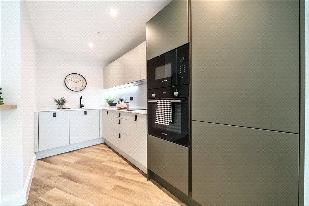 Property photo 3 of 10 Kitchen