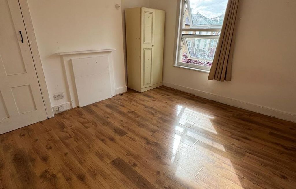 Property photo 2 of 3