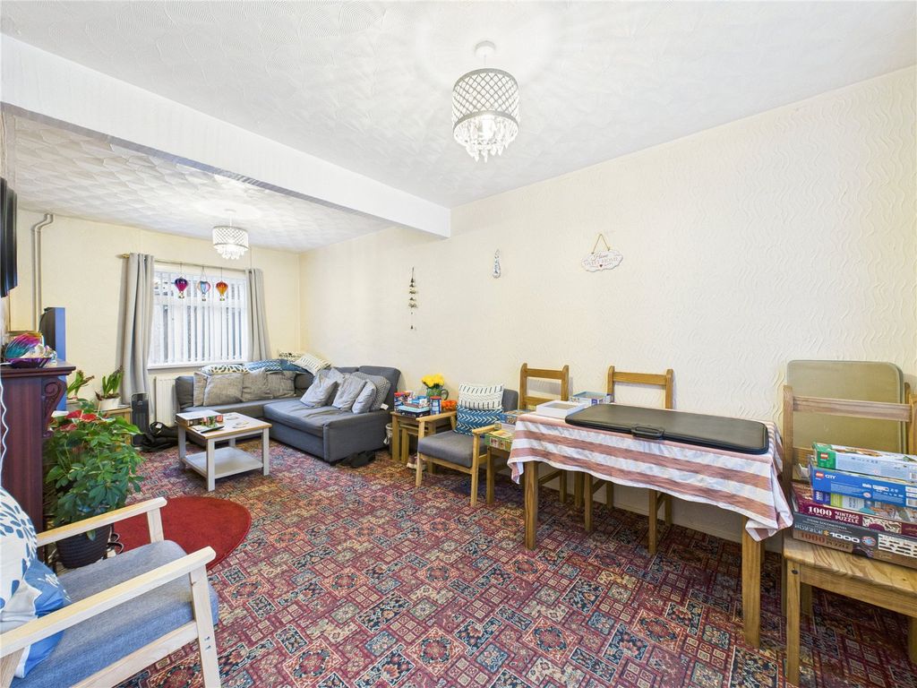 Property photo 2 of 19 Picture No. 16