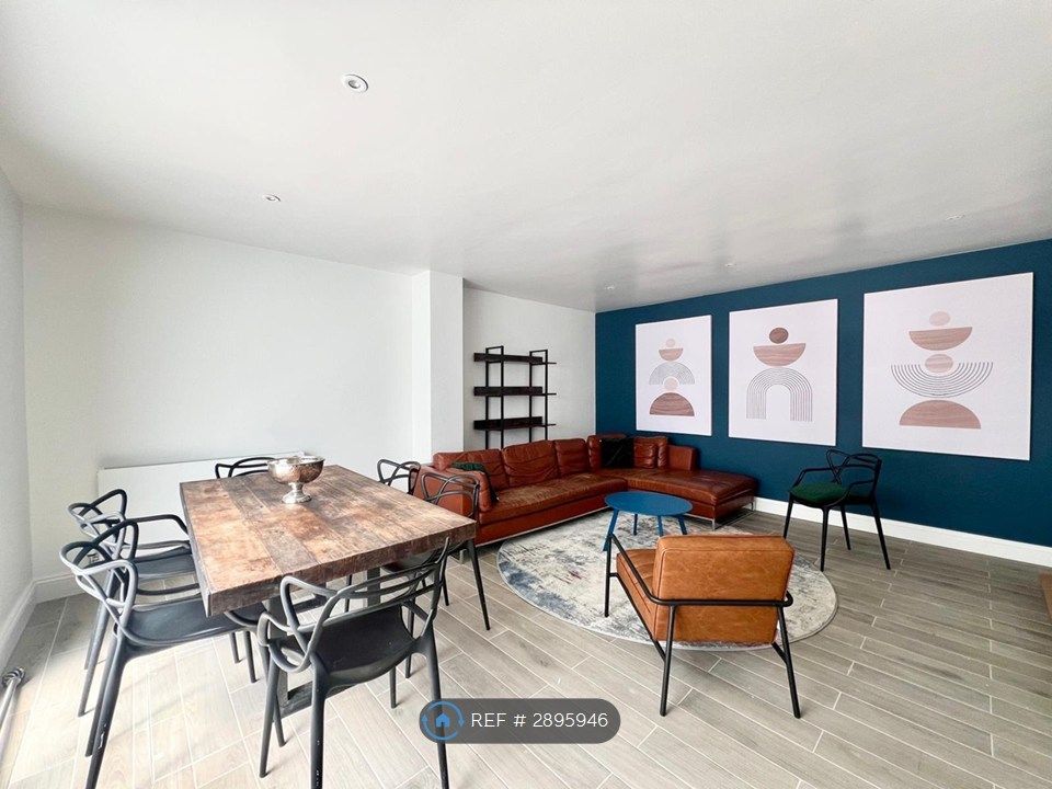 Property photo 1 of 10 Living / Dining