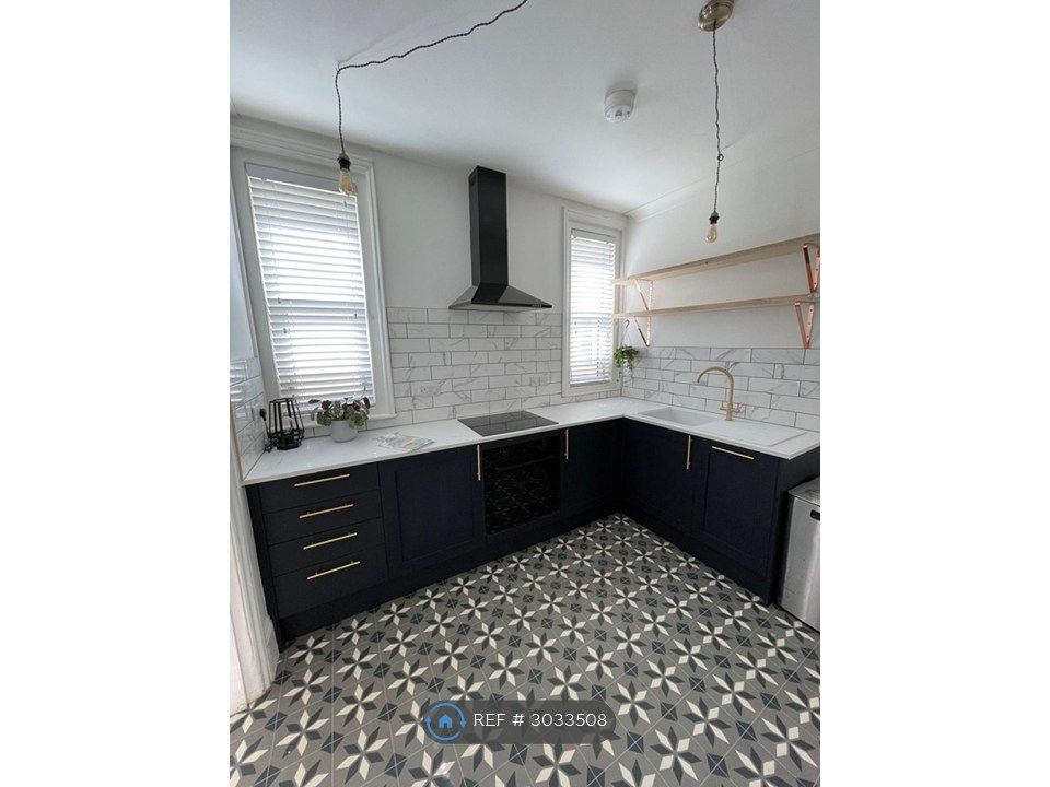 Property photo 1 of 9 Kitchen