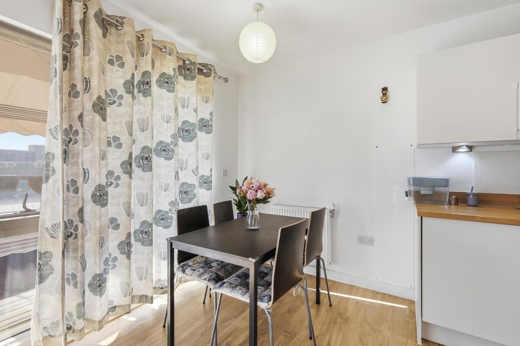 Property photo 3 of 17 Dining Room