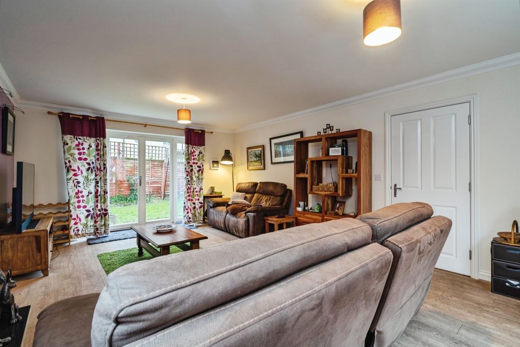 Property photo 2 of 25