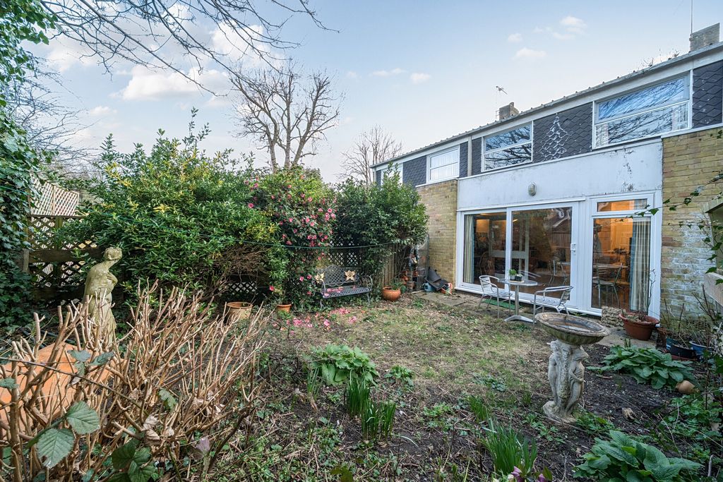 Property photo 3 of 20 Garden