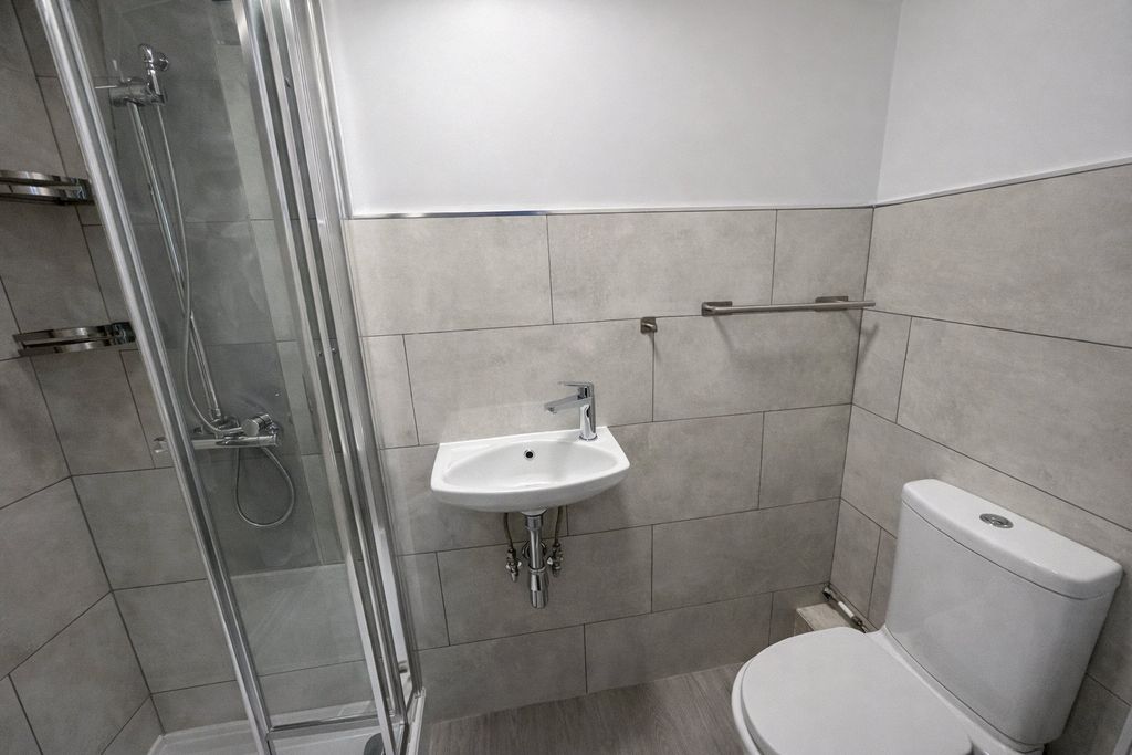 Property photo 3 of 5 Picture No. 15