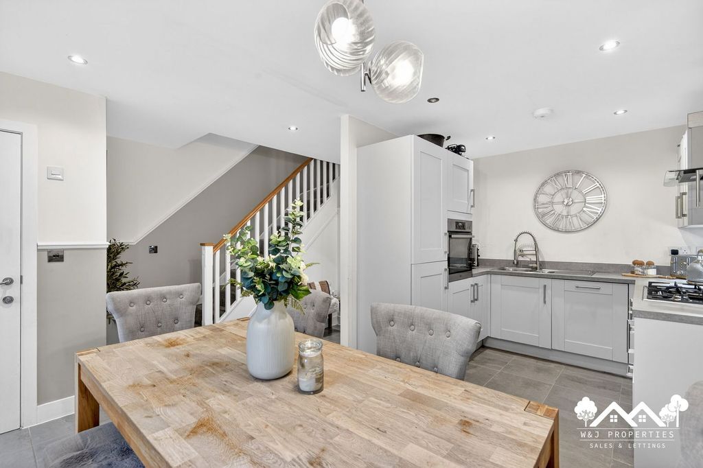 Property photo 3 of 32