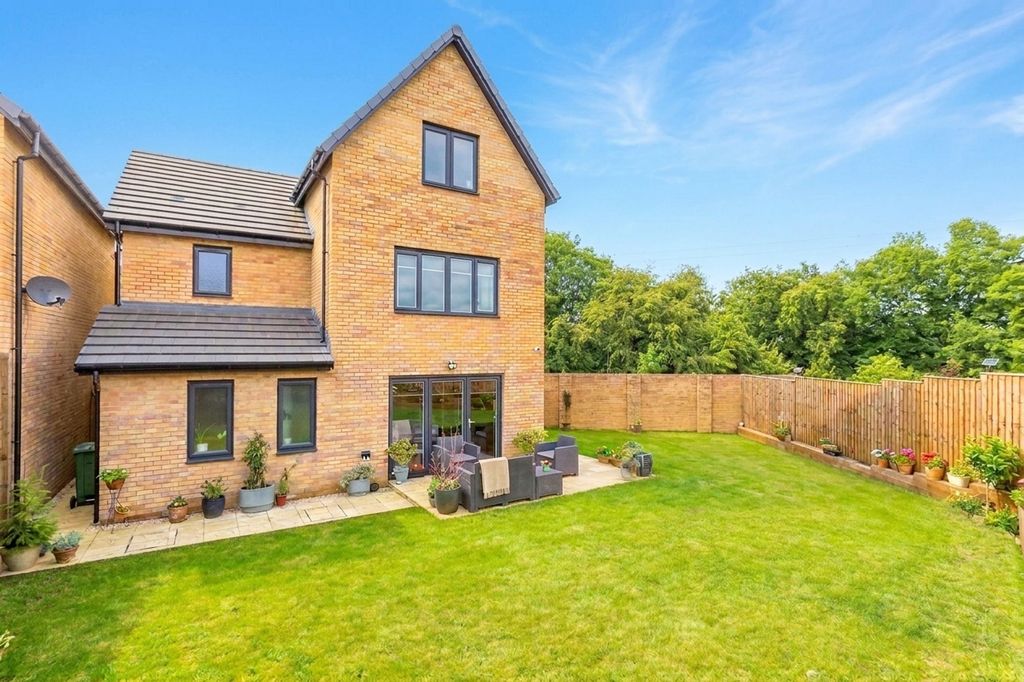 Property photo 2 of 24