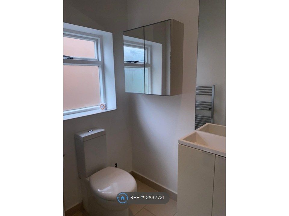 Property photo 2 of 7 Ensuite