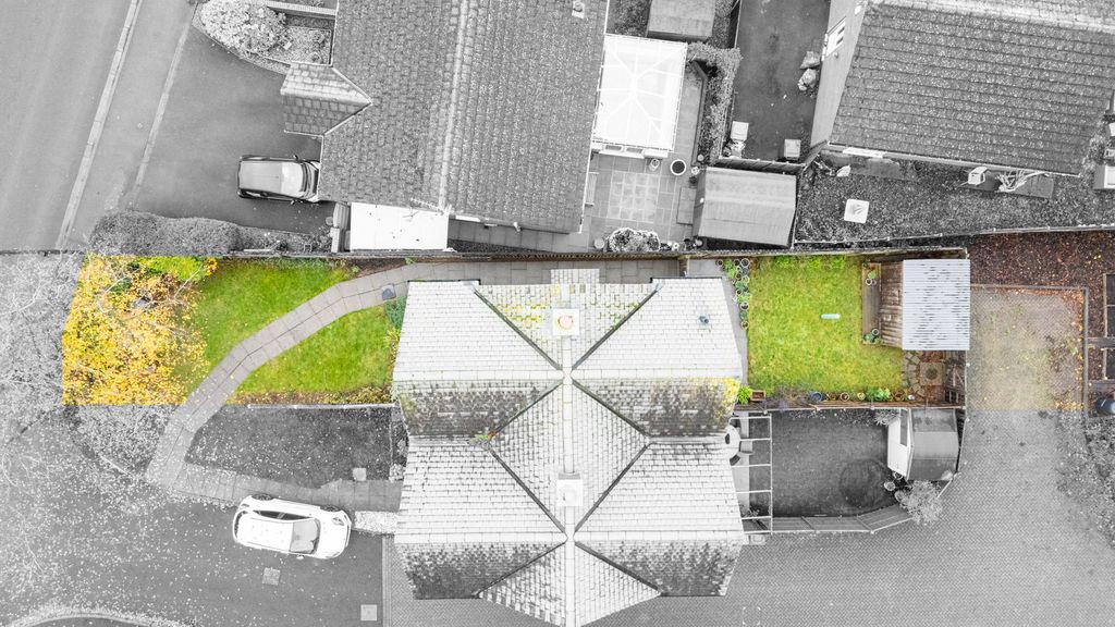 Property photo 2 of 27