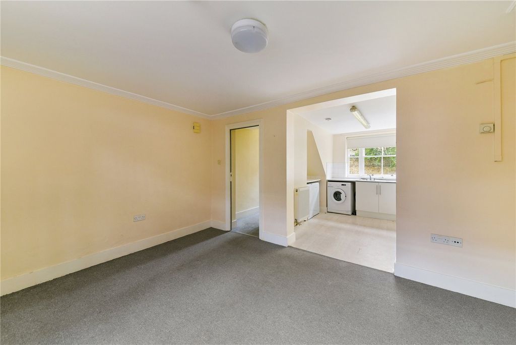 Property photo 2 of 11 Reception/Kitchen