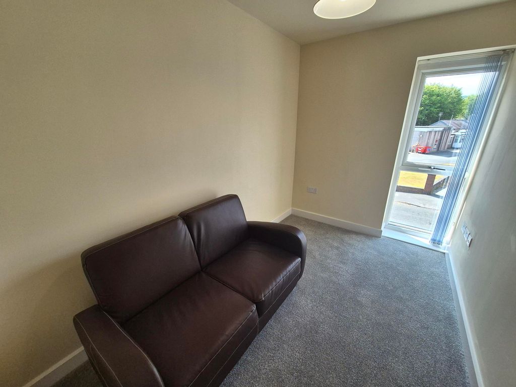 Property photo 3 of 6