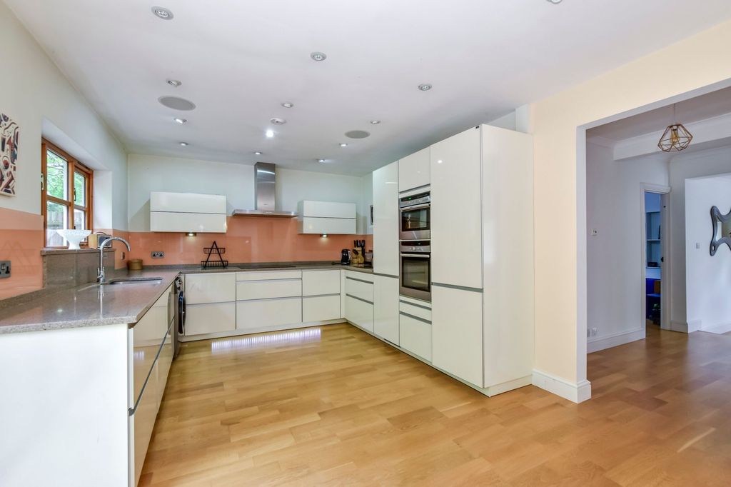 Property photo 3 of 40