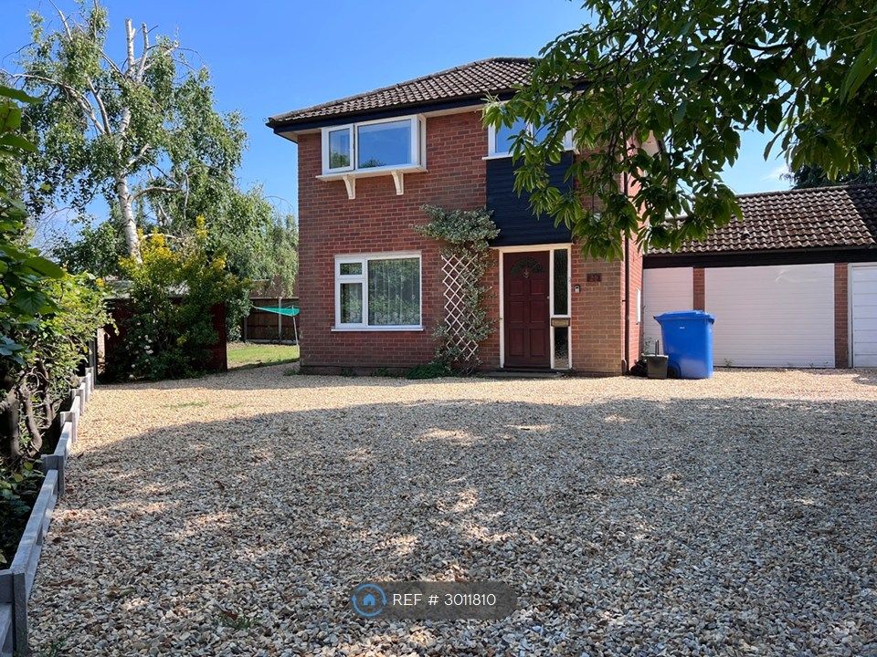 Property photo 1 of 17 5 Houghton Close