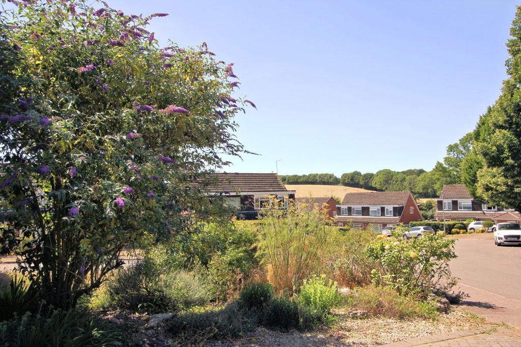 Property photo 2 of 11 Picture No. 12