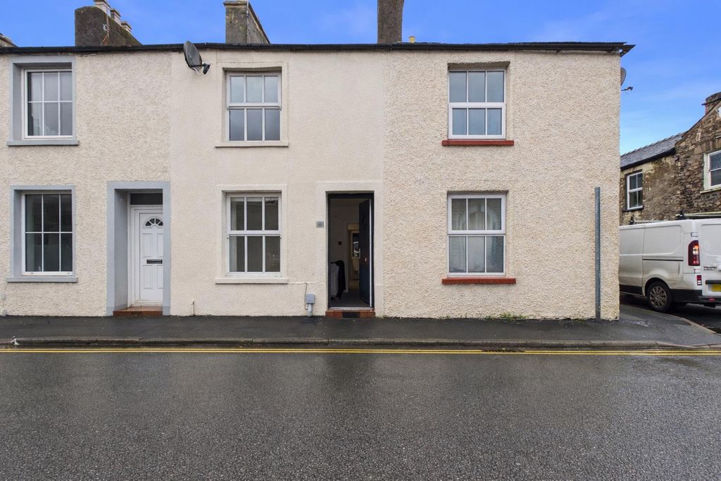 Property photo 1 of 18 Terraced Houses With Open Door.Png