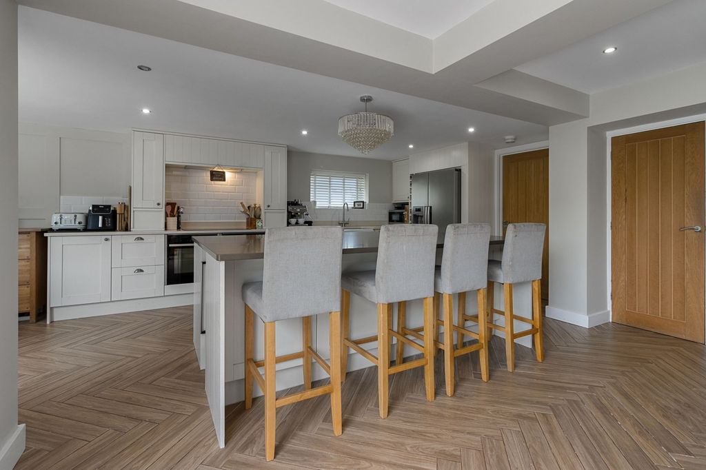 Property photo 2 of 30