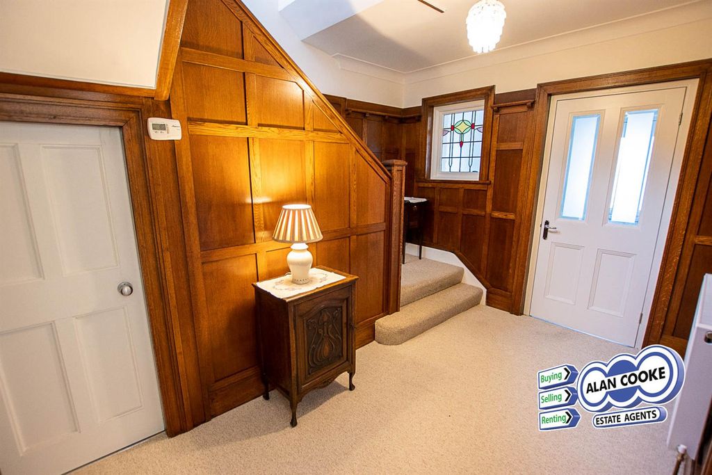 Property photo 2 of 18 Hall