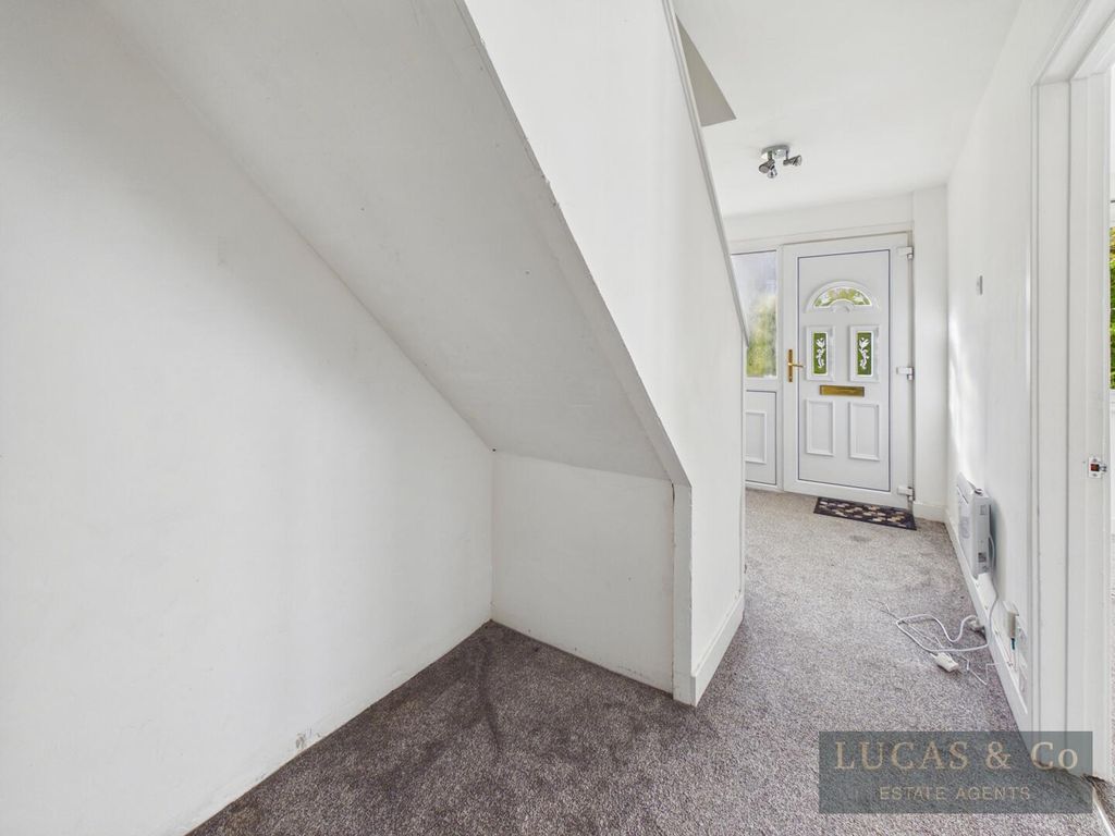 Property photo 3 of 18 Hallway