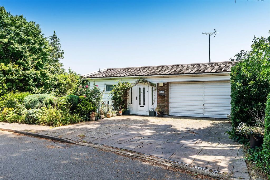 Property photo 2 of 48 Hilldrop-16.Jpg