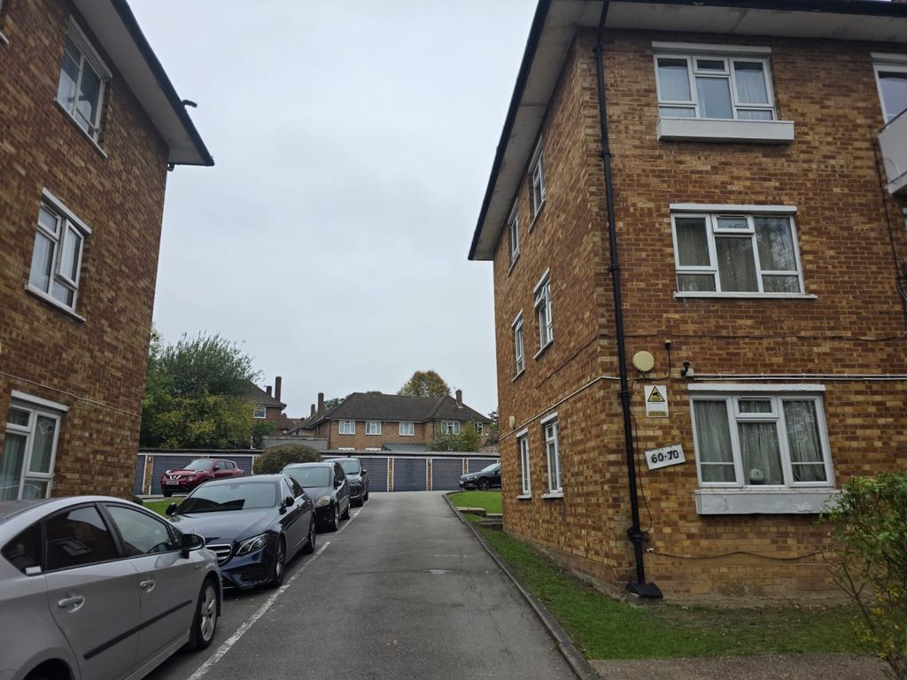 Property photo 1 of 19 Well Presented Two Bedroom Flat