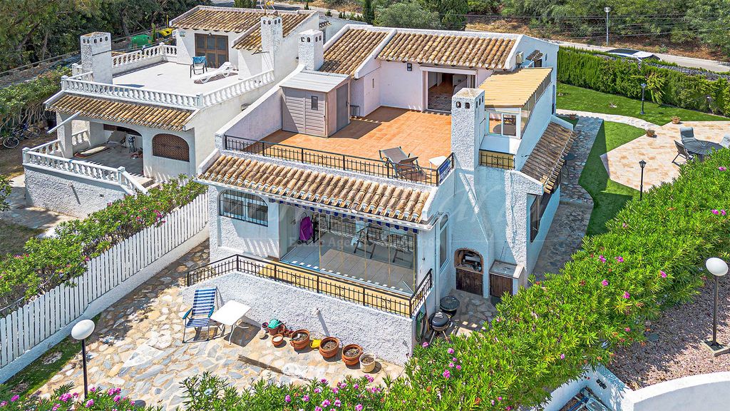 Property photo 1 of 44