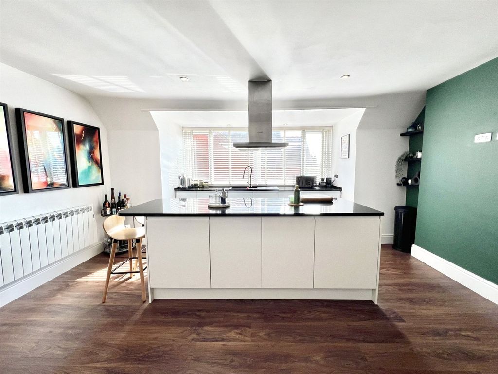 Property photo 2 of 22 Picture No. 14