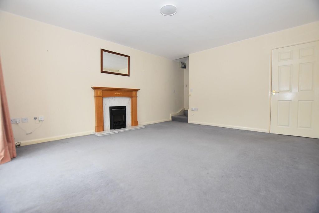 Property photo 2 of 12 Lounge (2).Jpg