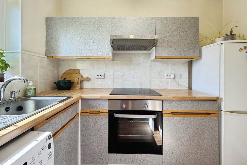 Property photo 3 of 10 Kitchen