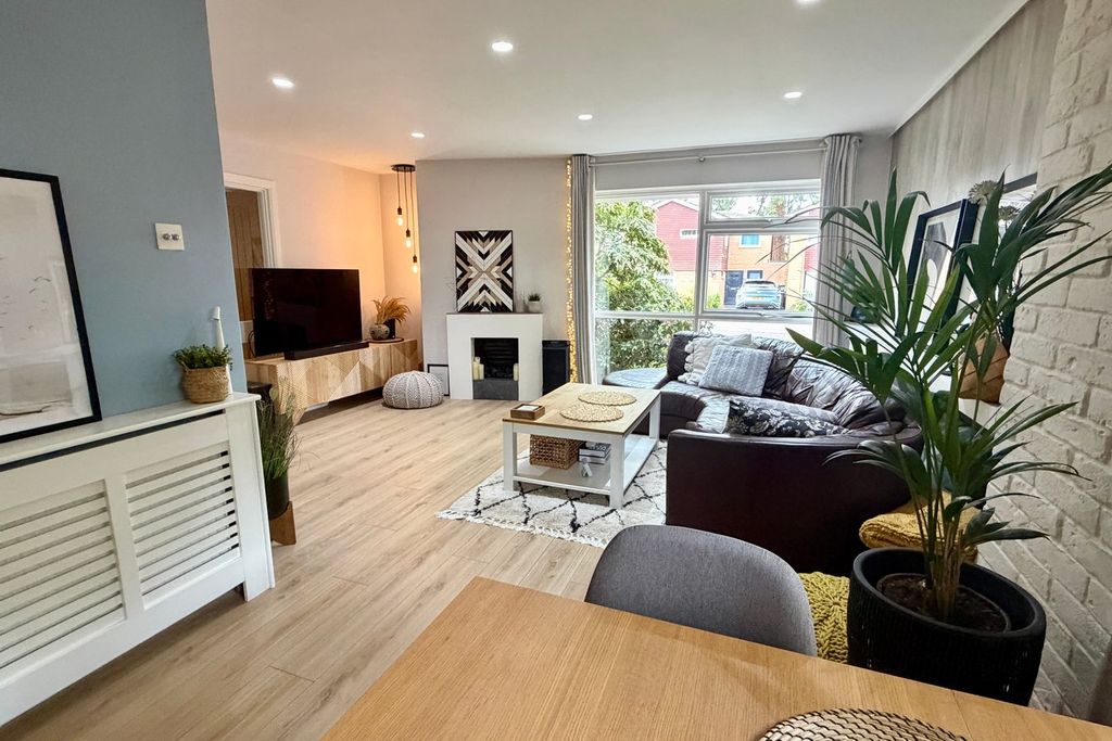 Property photo 2 of 23