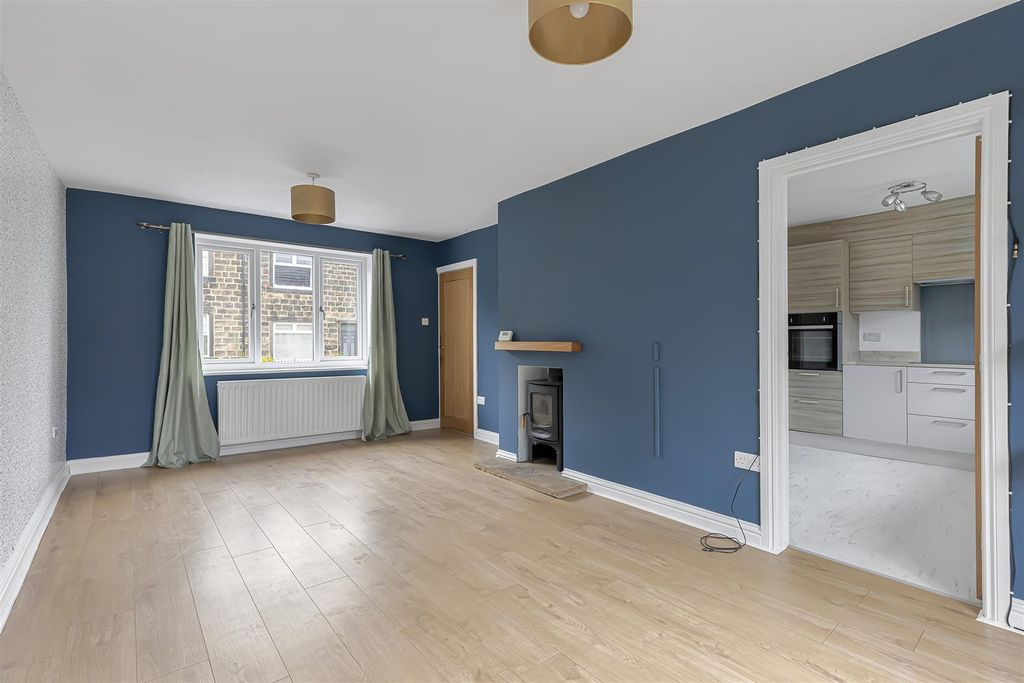 Property photo 3 of 18 Sitting Room.Jpg