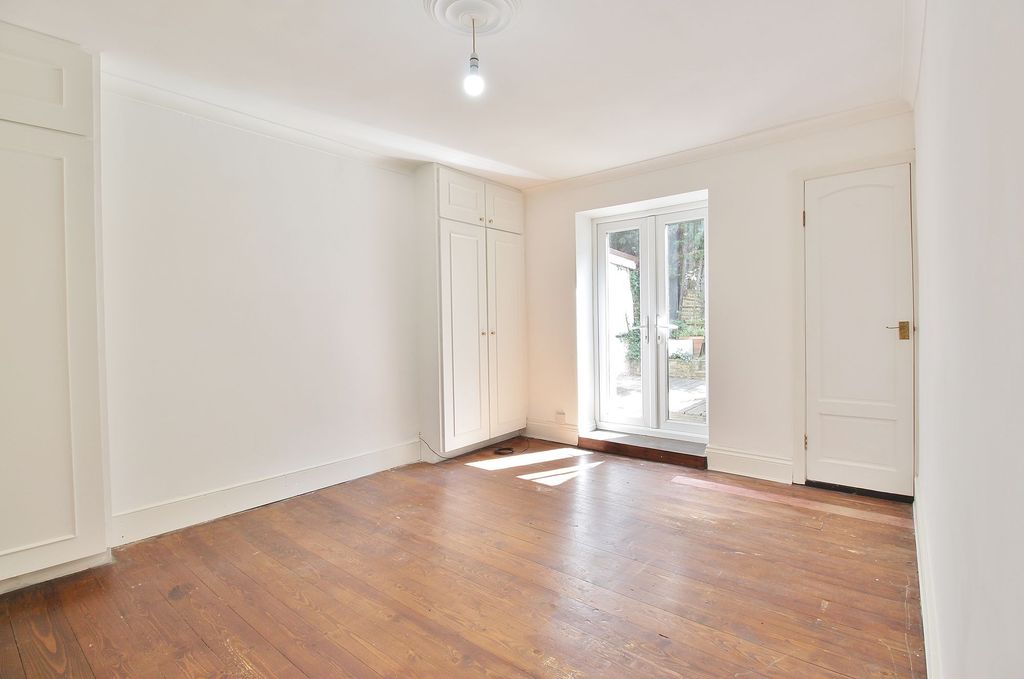 Property photo 3 of 8