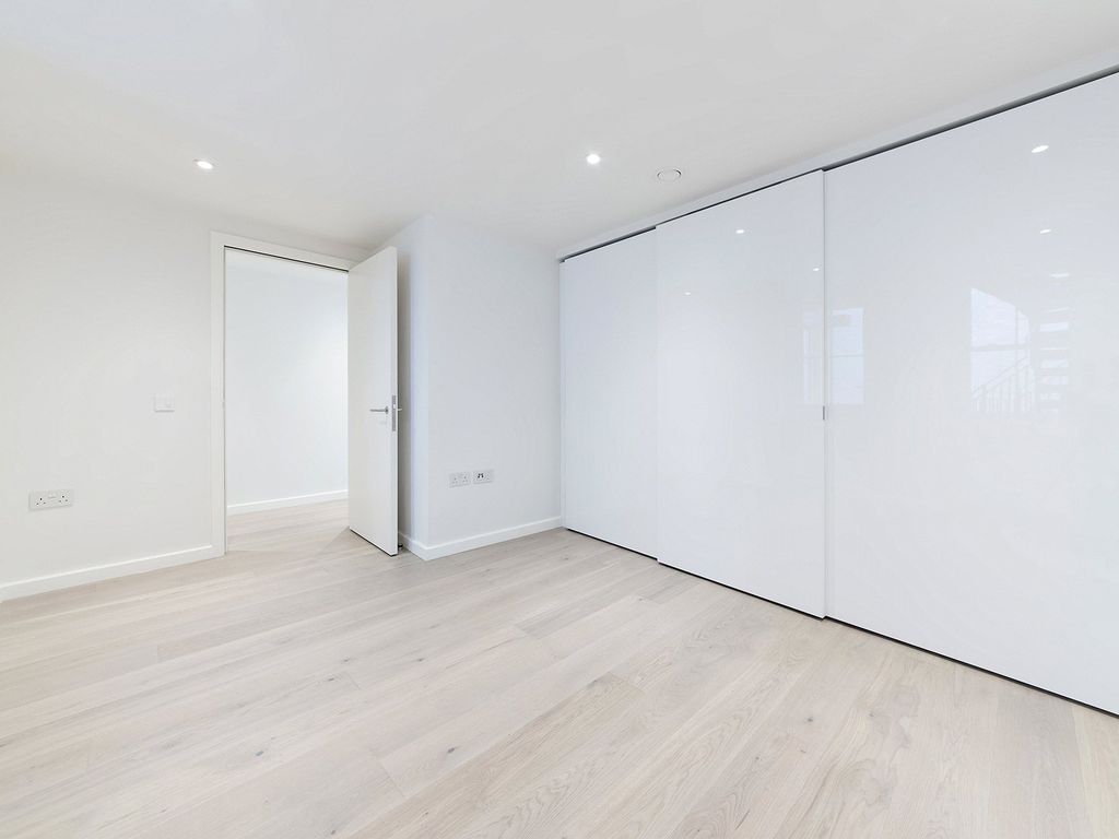 Property photo 3 of 11 Fouberts Place