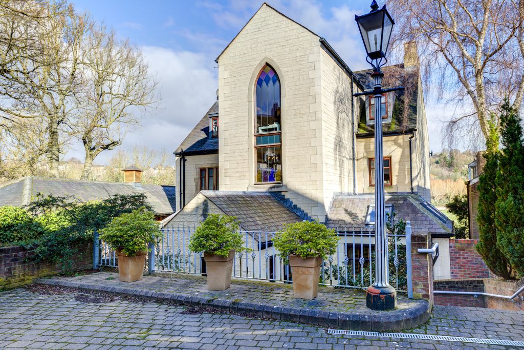 Property photo 1 of 61