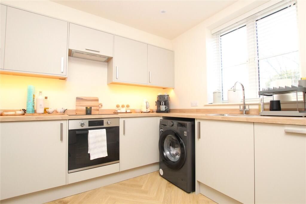 Property photo 3 of 9 Kitchen