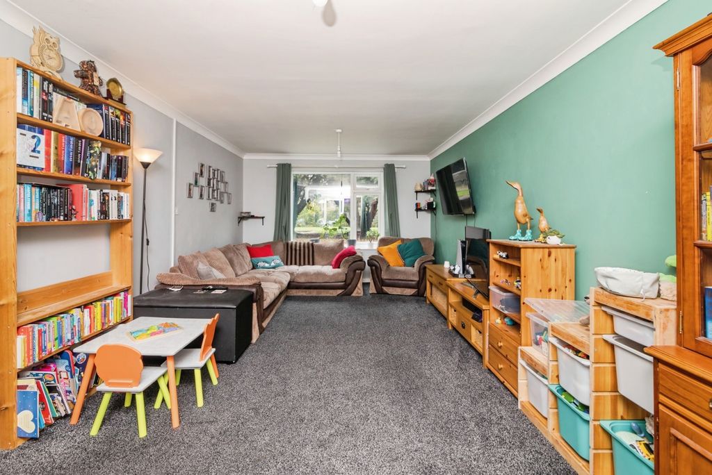 Property photo 3 of 17 Sitting Room