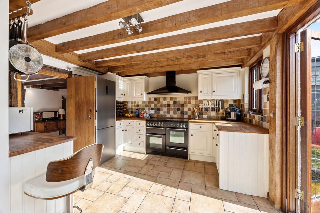 Property photo 2 of 18 Kitchen