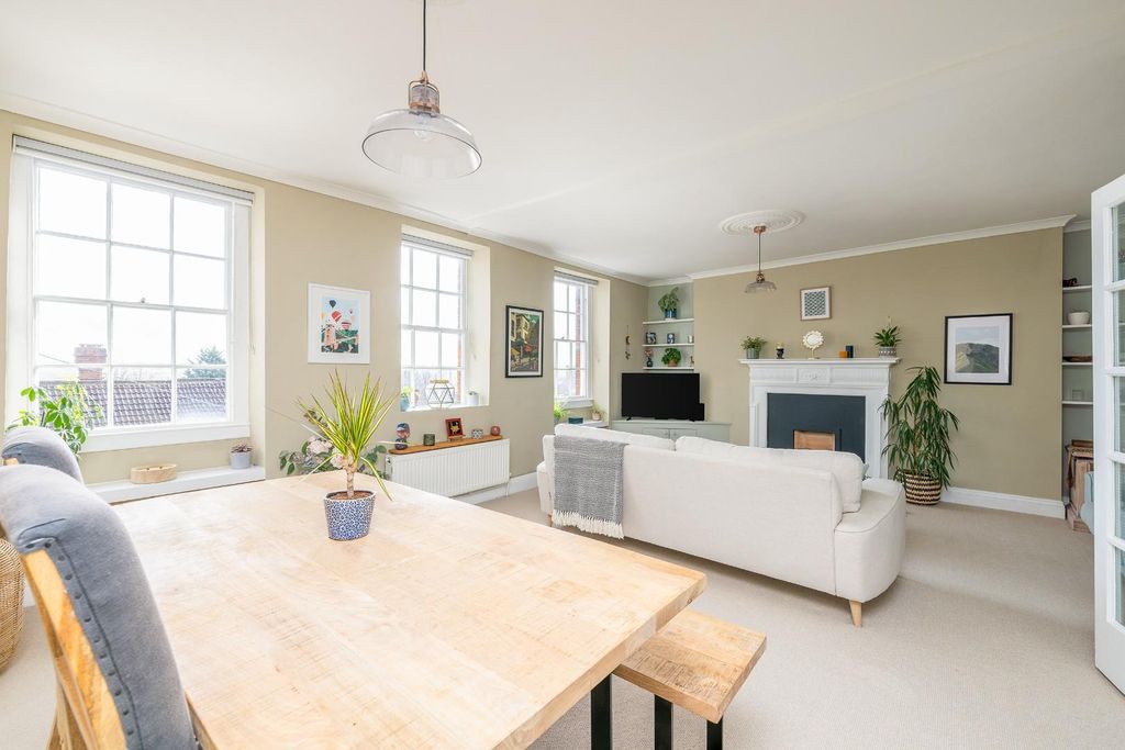 Property photo 3 of 20 Char9949-Cn.Jpg