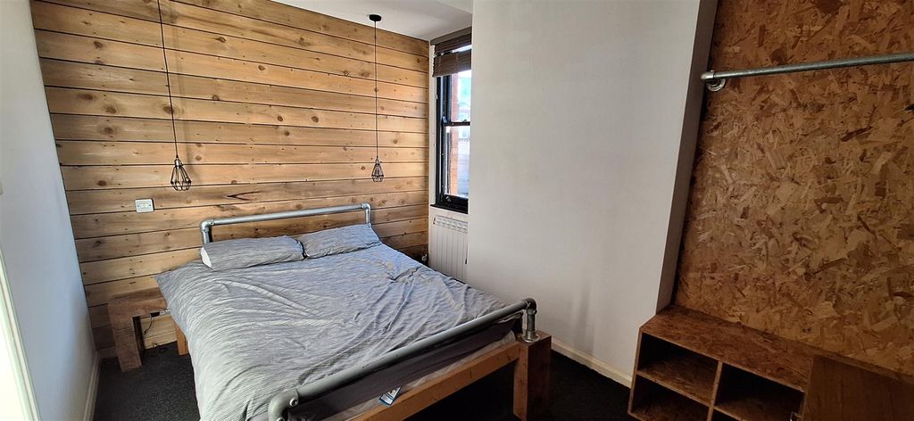 Property photo 3 of 5 Bedroom