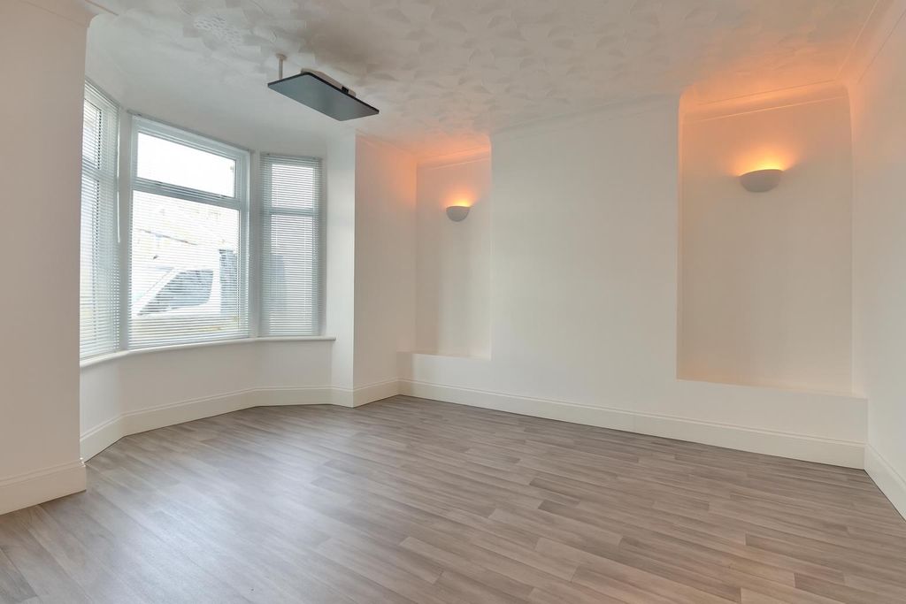 Property photo 2 of 13 F13Dfb06-6518-46Cb-Af64-2799A5969Bdd.Png