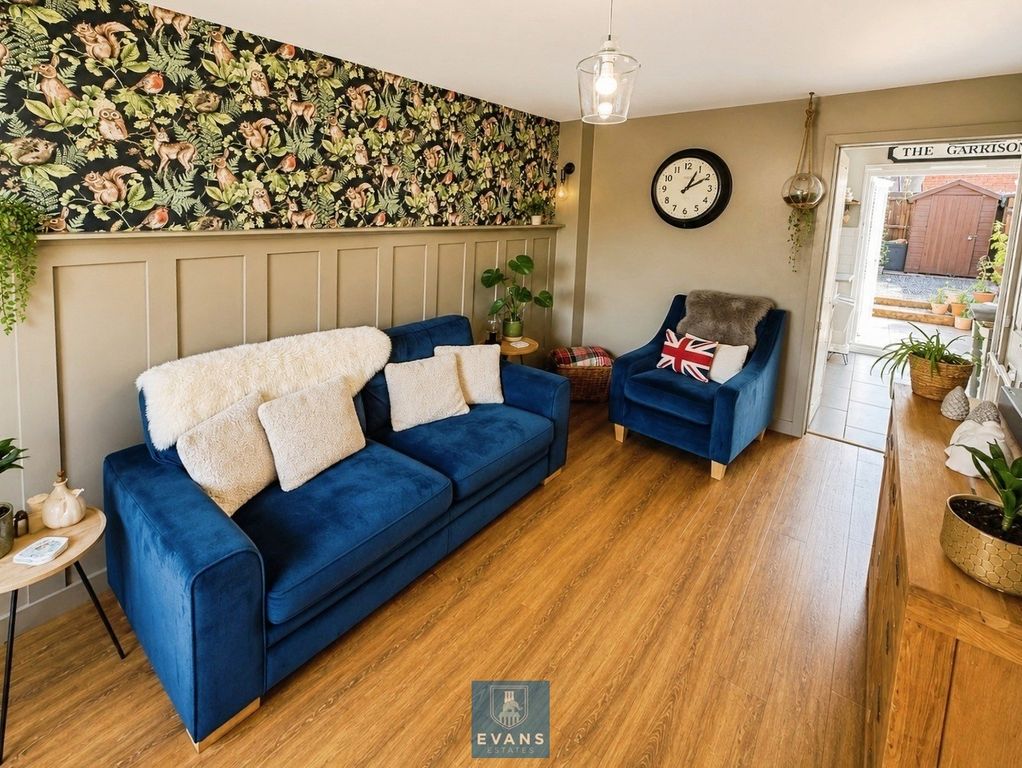 Property photo 3 of 19 Lounge