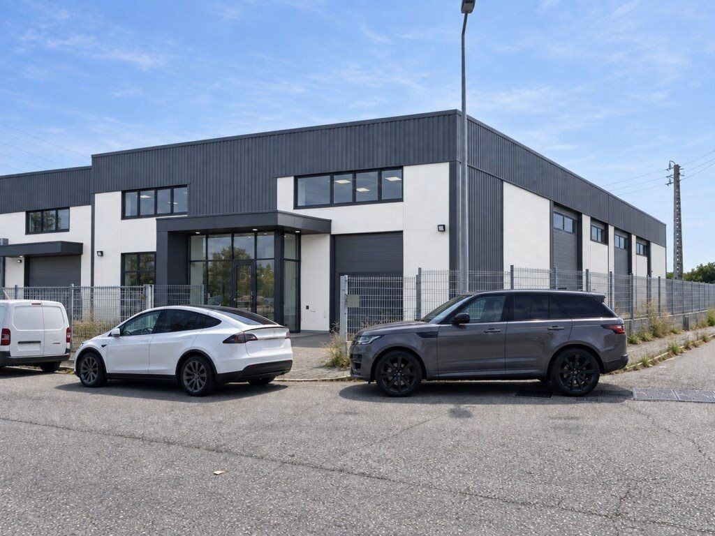 Property photo 1 of 20 Warehouse With 838 m² In Strategic Location Vialonga