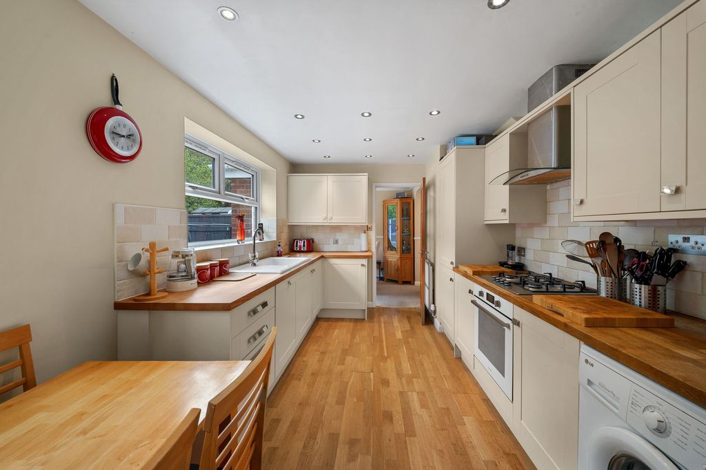 Property photo 3 of 31