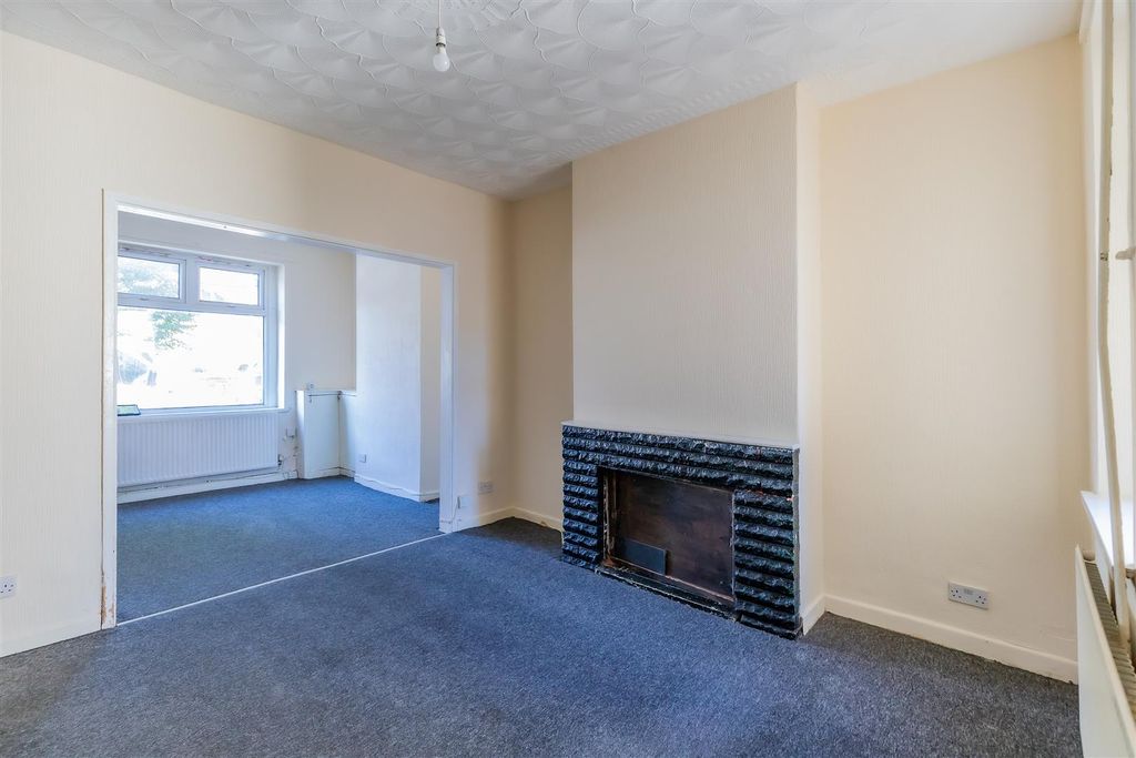 Property photo 3 of 14 50 (5 Of 18).Jpg
