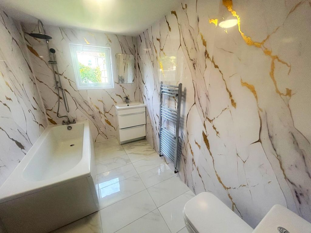 Property photo 2 of 7 Bathroom